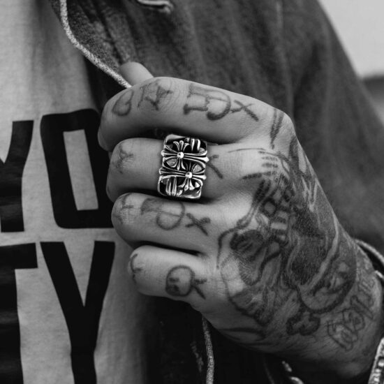 CHROME HEARTS CEMETERY SQUARE RING – CROSS