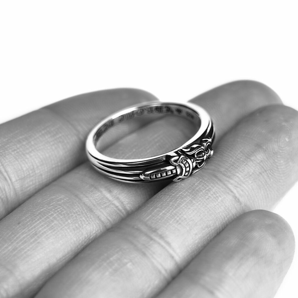 BABY CLASSIC DAGGER RING